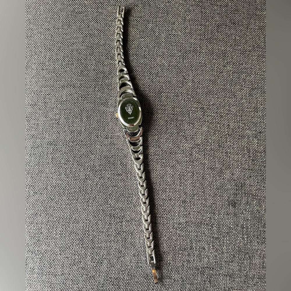 Gucci Vintage Oval Watch - Picture 5 of 6